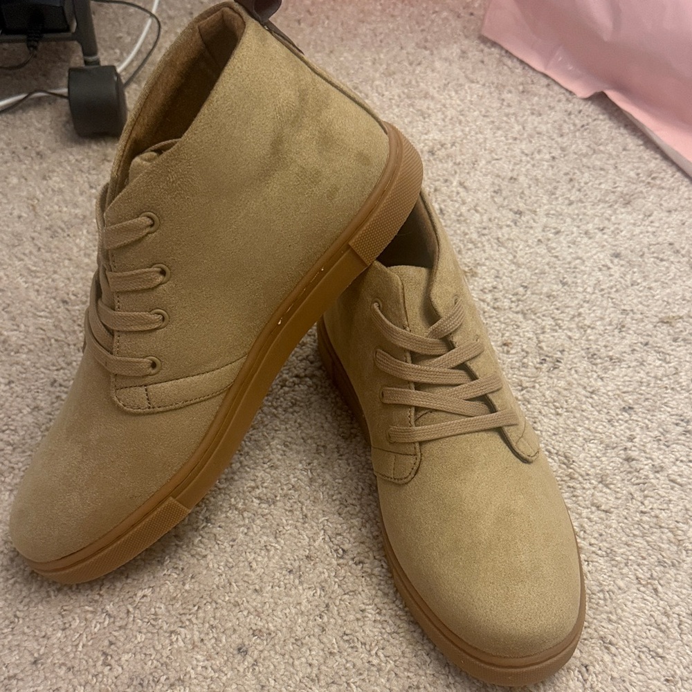 Men's Cushionaire Casual High-Top Chukkas in Tan Suede